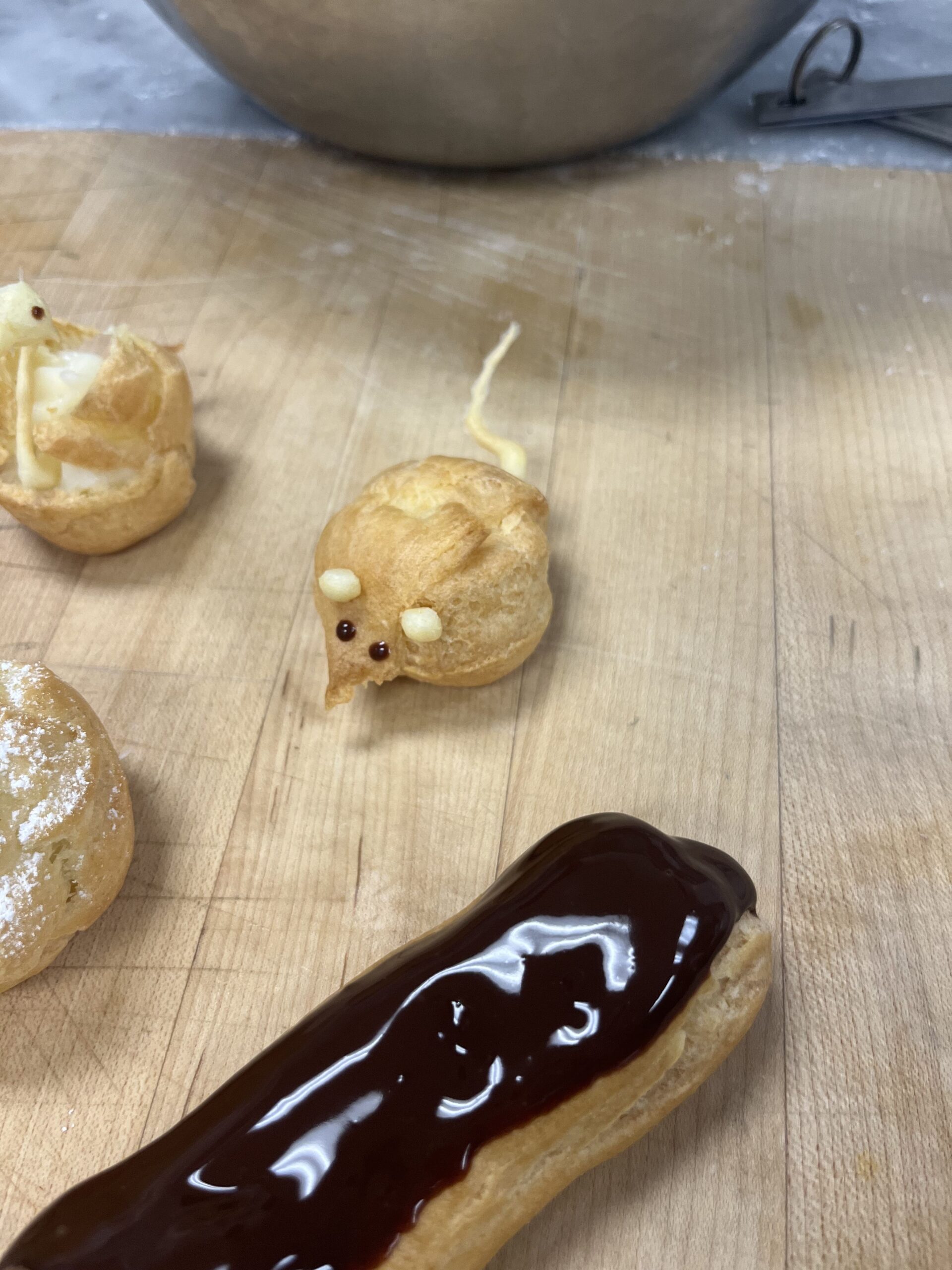 Pâte à Choux Mouse next to an Éclair.