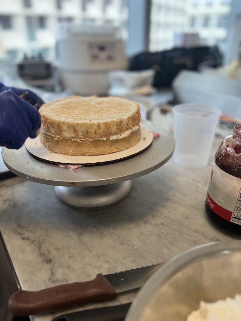 After adding the filling over the first level of the cake we add the second level, bottom up.