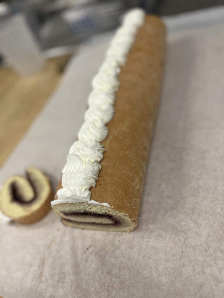 Swiss Roll on sponge cake base